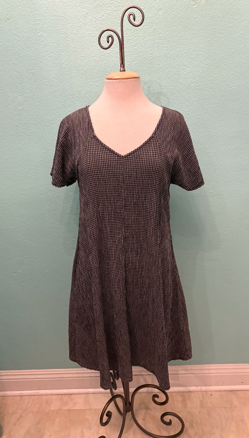 CRINKLE CHECK V-NECK SWING DRESS-BLACK-CUT LOOSE SMALL / Black