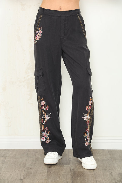 TENCEL TWILL CARGO PANT W/EMBROIDERY-BLACK-PAPARAZZI