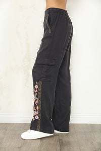 TENCEL TWILL CARGO PANT W/EMBROIDERY-BLACK-PAPARAZZI