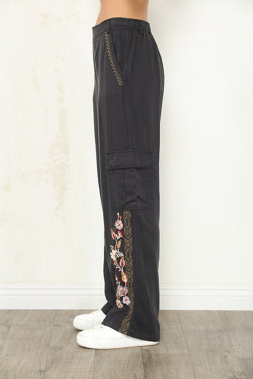 TENCEL TWILL CARGO PANT W/EMBROIDERY-BLACK-PAPARAZZI