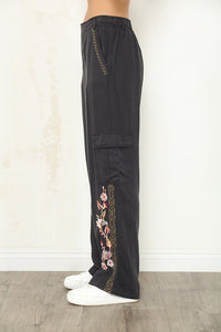 TENCEL TWILL CARGO PANT W/EMBROIDERY-BLACK-PAPARAZZI