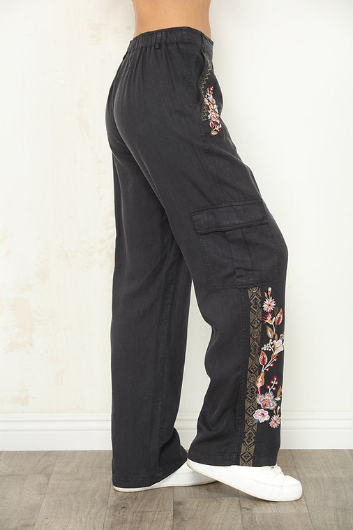 TENCEL TWILL CARGO PANT W/EMBROIDERY-BLACK-PAPARAZZI