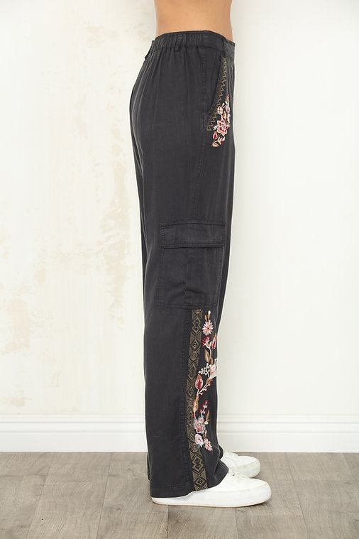 TENCEL TWILL CARGO PANT W/EMBROIDERY-BLACK-PAPARAZZI