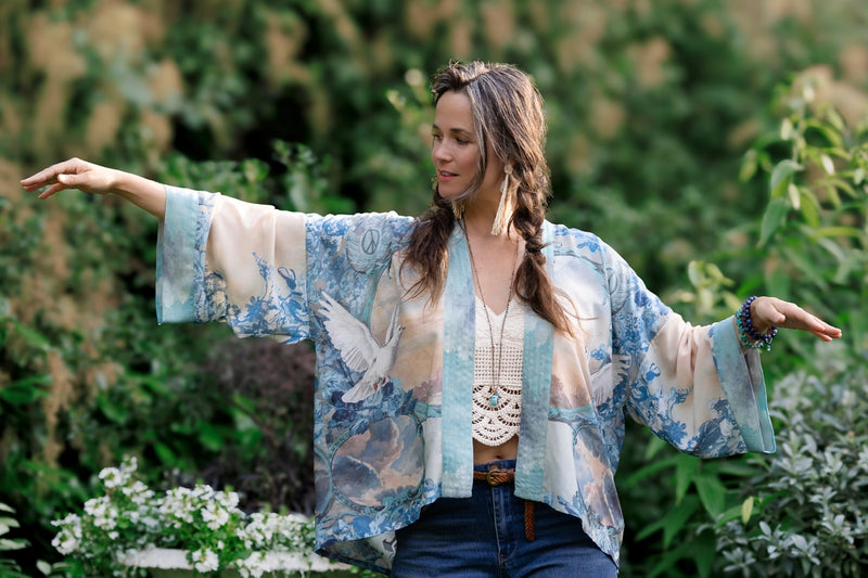 PEACE OUT PIXIE DUSTER CROP KIMONO-MARKET OF STARS