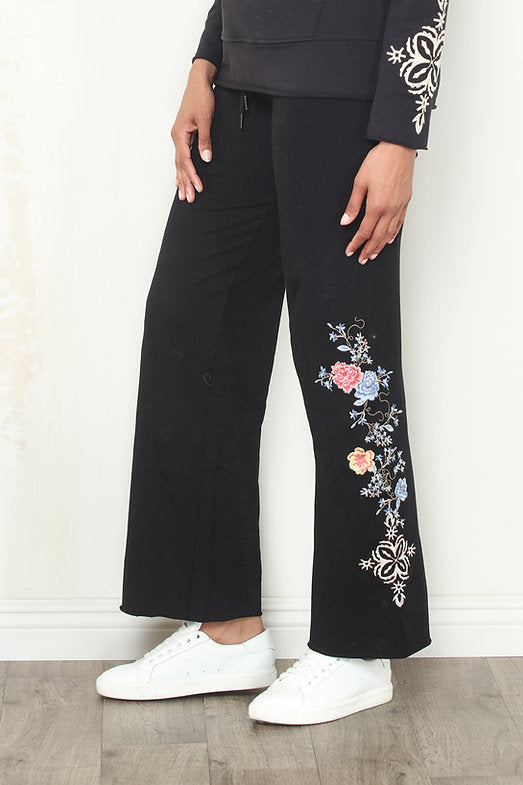 FRENCH TERRY WIDE LEG W/EMBROIDERY-BLACK-PAPARAZZI