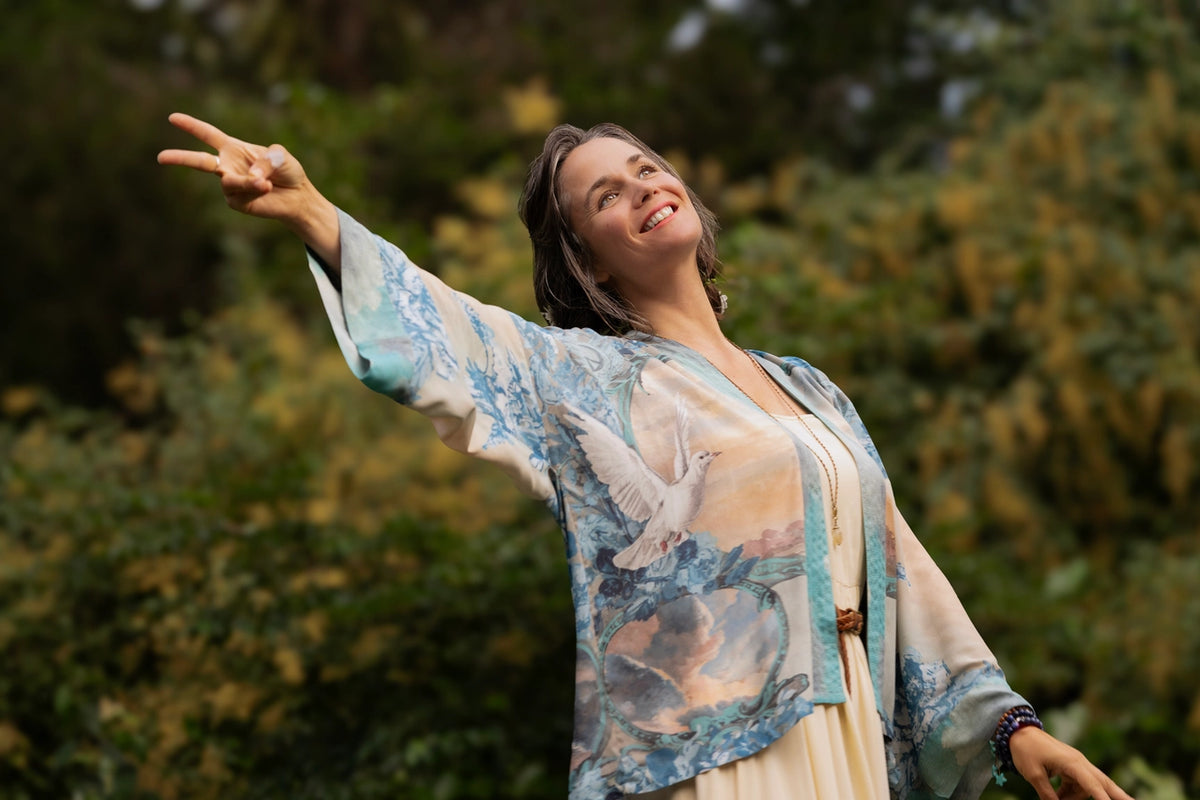 PEACE OUT PIXIE DUSTER CROP KIMONO-MARKET OF STARS