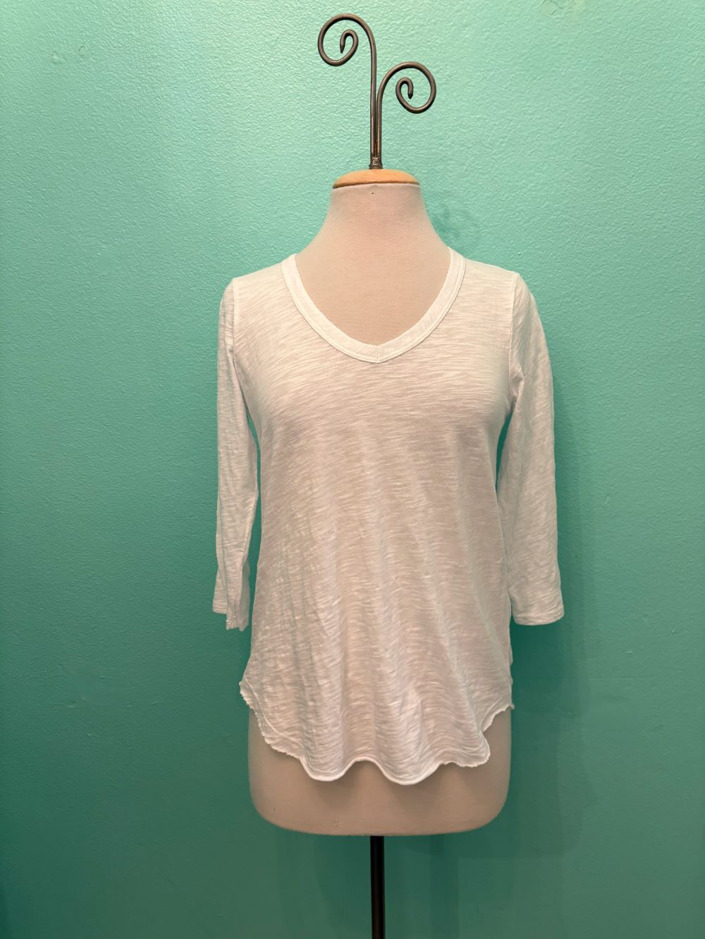 3/4 SLEEVE TEE W/CURVE HEM-WHITE-MODODOC