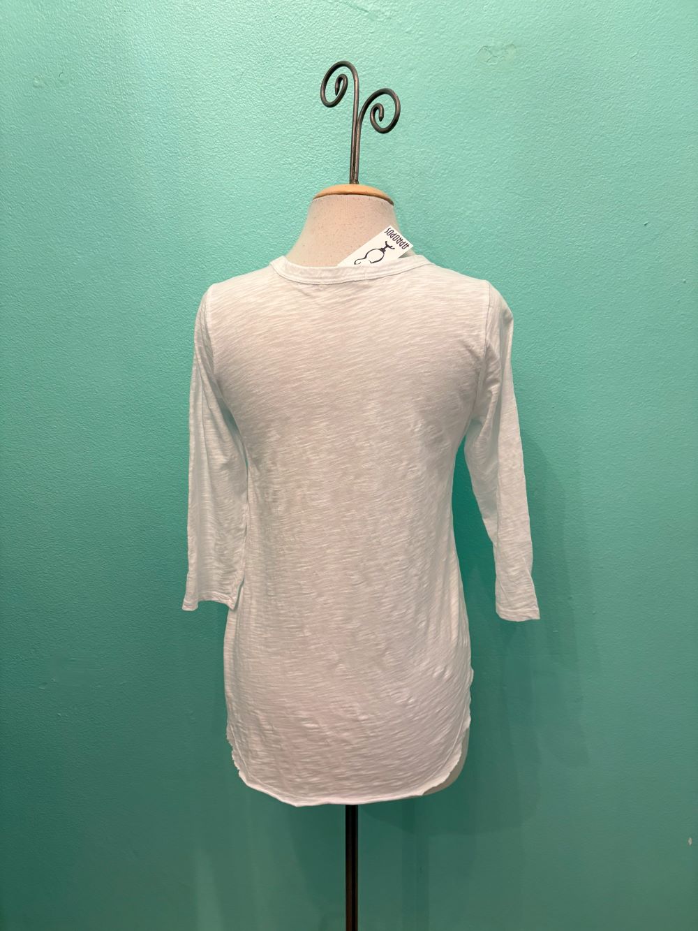 3/4 SLEEVE TEE W/CURVE HEM-WHITE-MODODOC