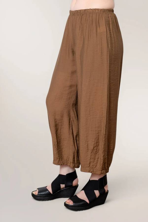CROP WIDE LEG PARACHUTE-COCONUT-CUT LOOSE