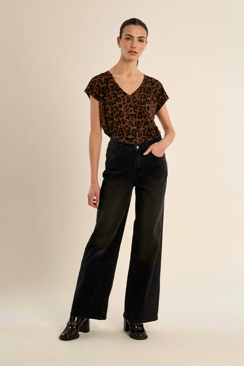 LEOPARD V-NECK T-SHIRT-CAMEL-MOLLY BRACKEN
