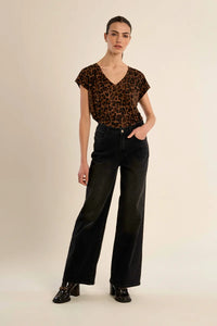 LEOPARD V-NECK T-SHIRT-CAMEL-MOLLY BRACKEN