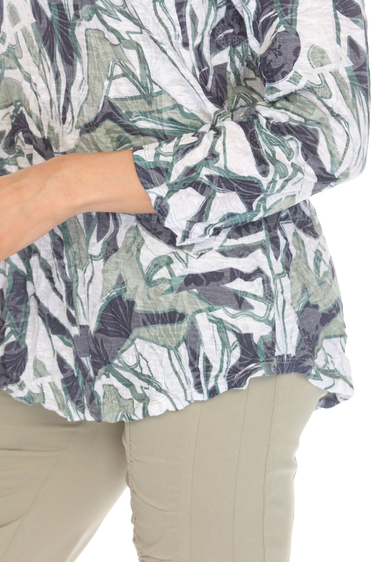 FOREST VEIL V-NECK TOP-CARINE