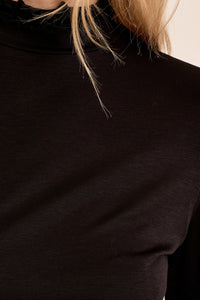 SCALLOPED COLLAR UNDERSHIRT-BLACK-MOLLY BRACKEN