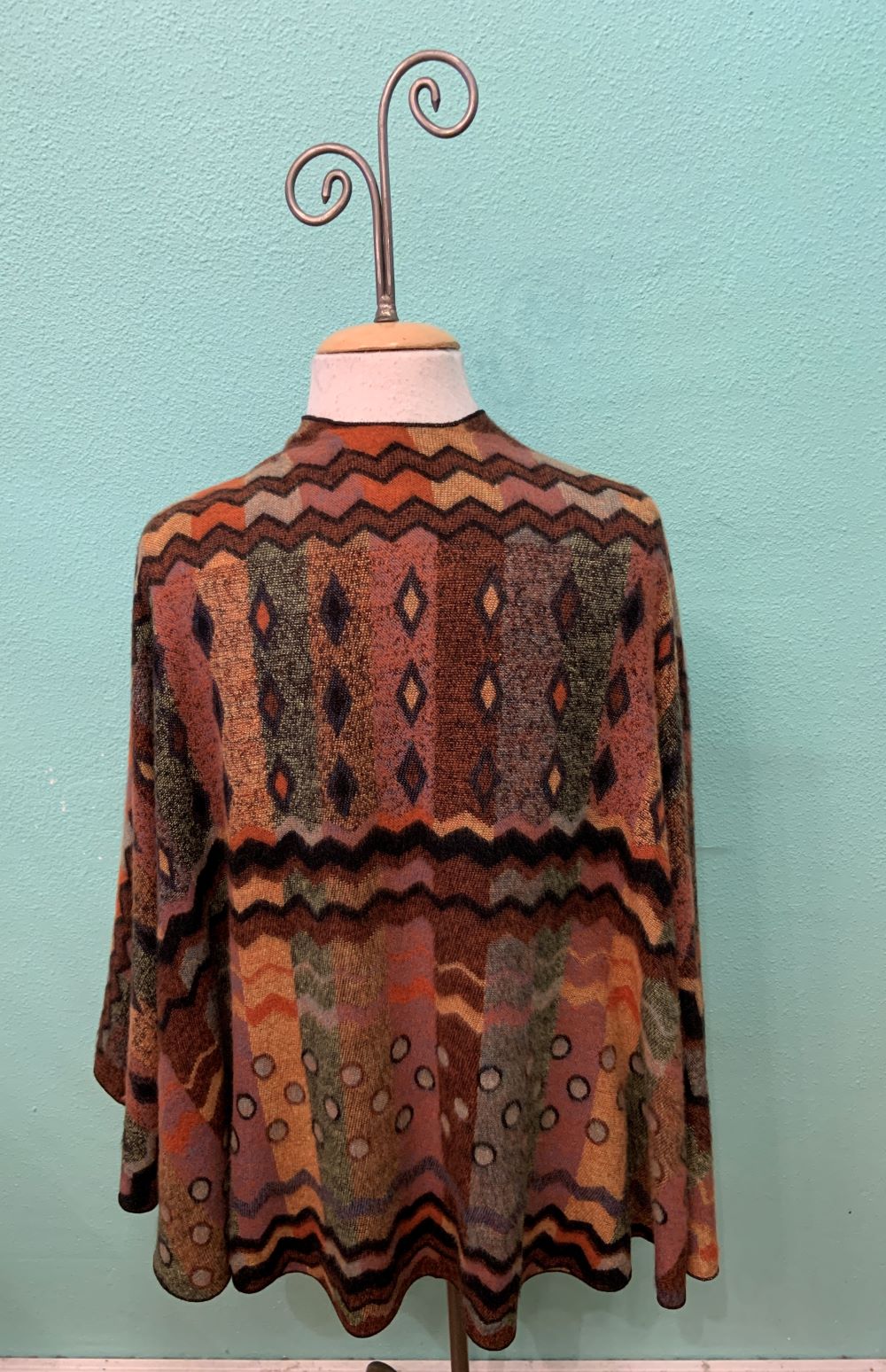 REVERSIBLE CASHMERE SHAWL W/LOOP -RAPTI FASHIONS