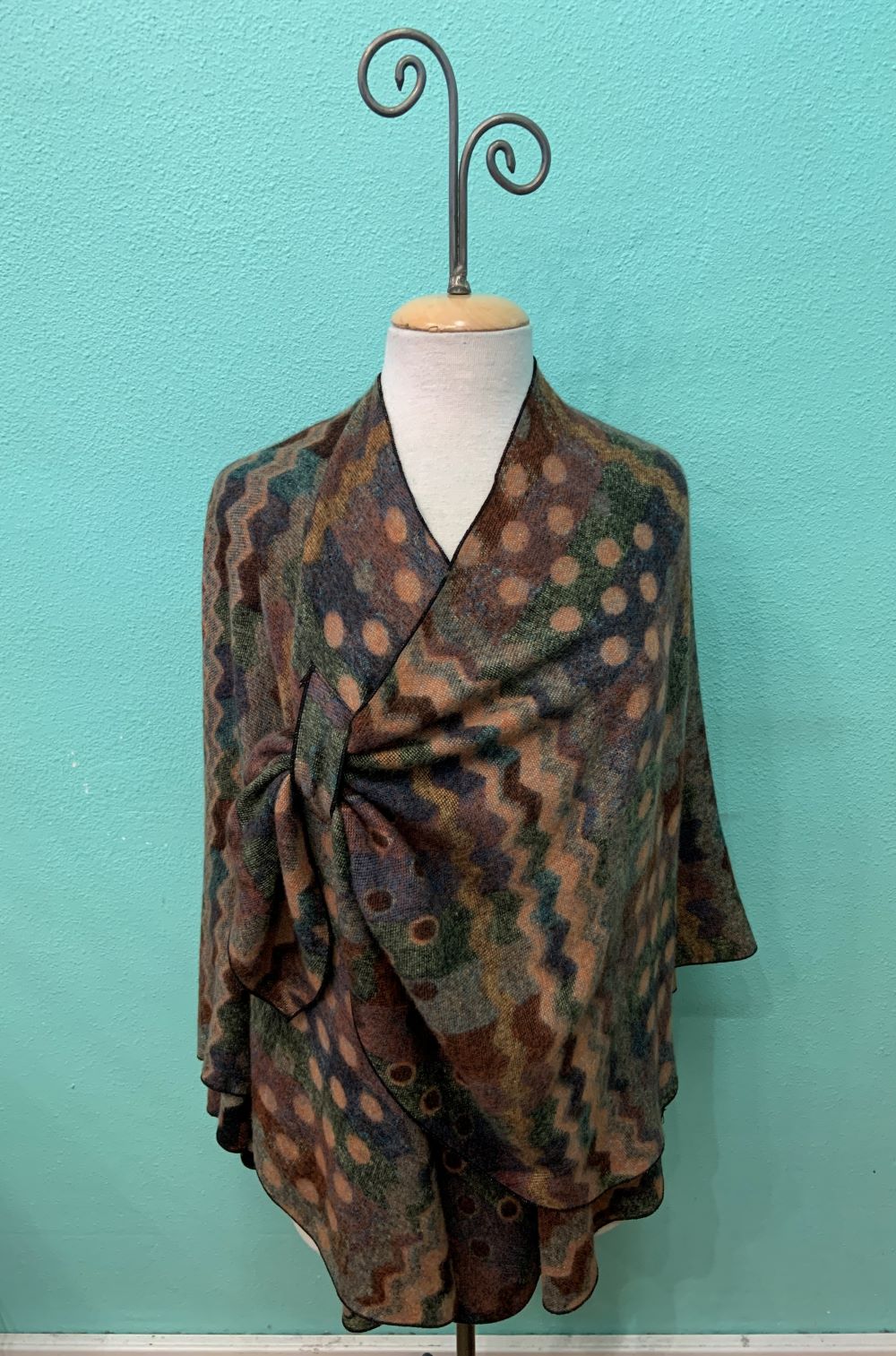 REVERSIBLE CASHMERE SHAWL W/LOOP -RAPTI FASHIONS