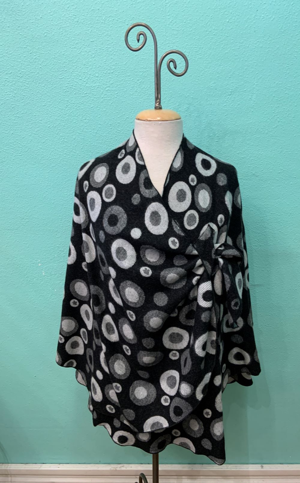 REVERSIBLE CASHMERE SHAWL W/LOOP -RAPTI FASHIONS