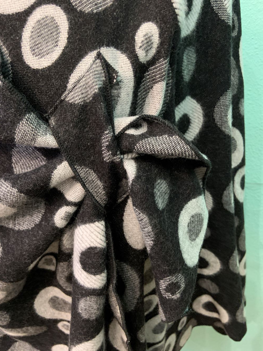 REVERSIBLE CASHMERE SHAWL W/LOOP -RAPTI FASHIONS