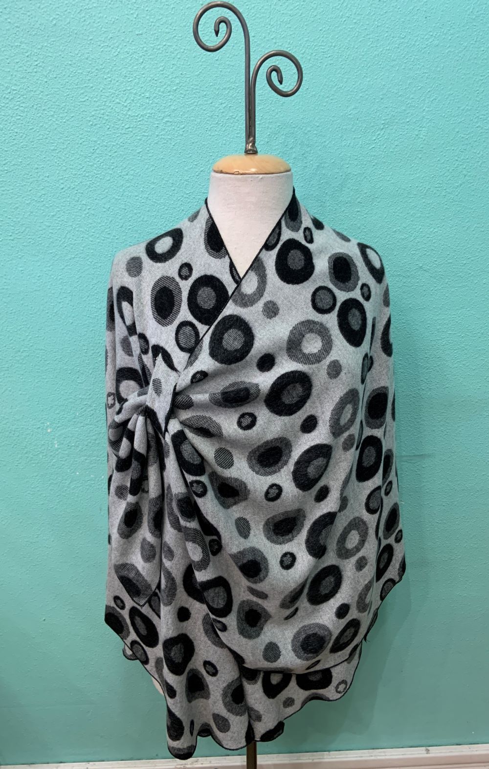 REVERSIBLE CASHMERE SHAWL W/LOOP -RAPTI FASHIONS