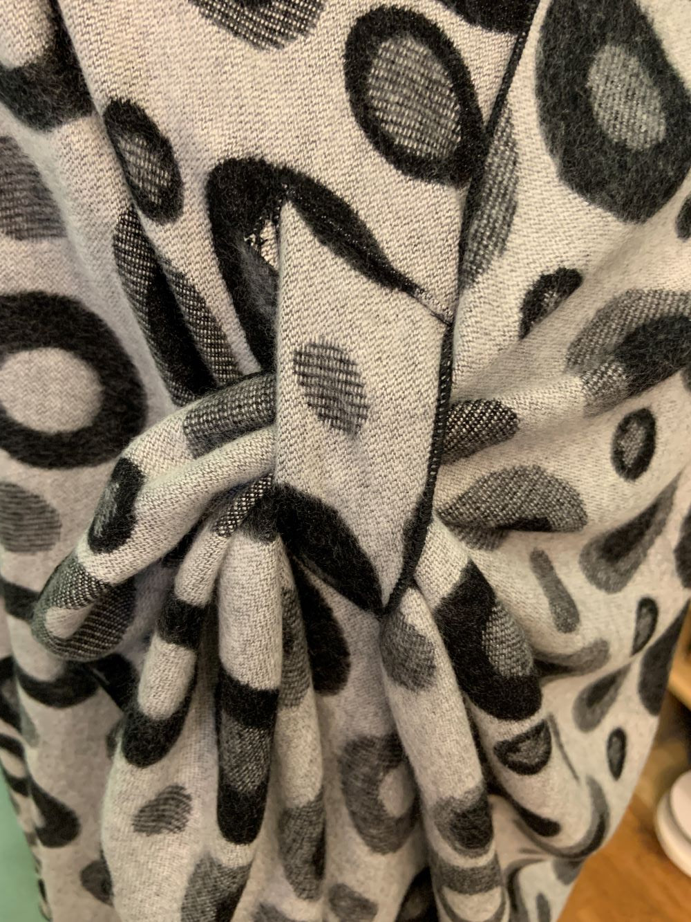 REVERSIBLE CASHMERE SHAWL W/LOOP -RAPTI FASHIONS