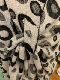 REVERSIBLE CASHMERE SHAWL W/LOOP -RAPTI FASHIONS