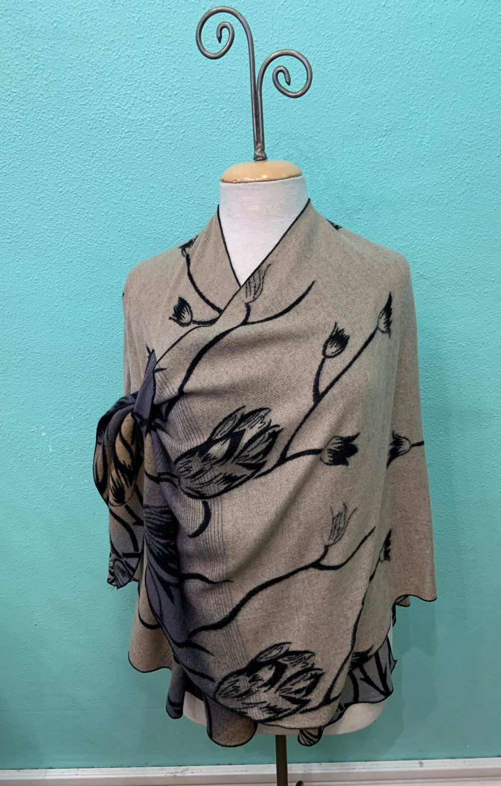 REVERSIBLE CASHMERE SHAWL W/LOOP -RAPTI FASHIONS