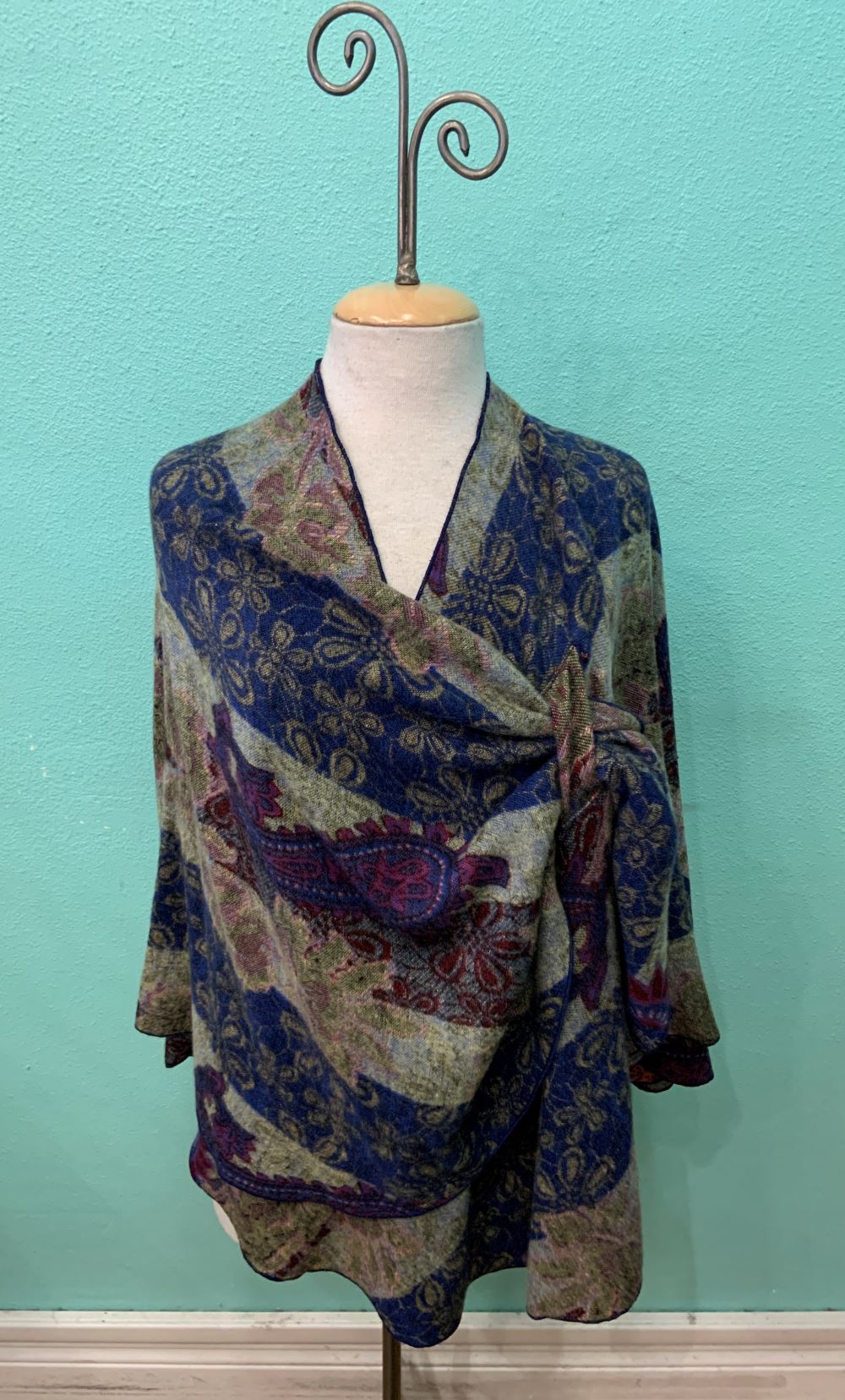 REVERSIBLE CASHMERE SHAWL W/LOOP -RAPTI FASHIONS