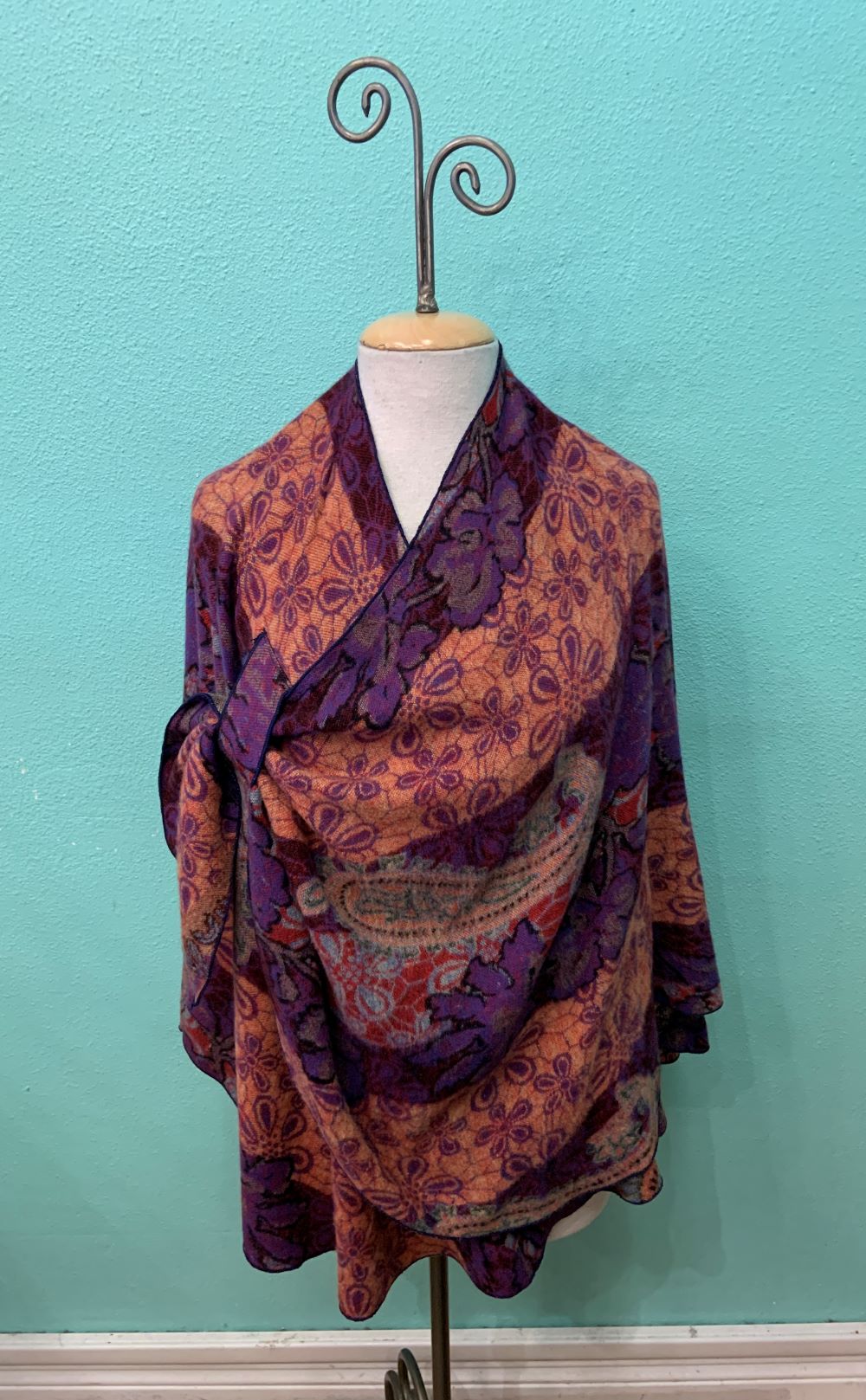 REVERSIBLE CASHMERE SHAWL W/LOOP -RAPTI FASHIONS