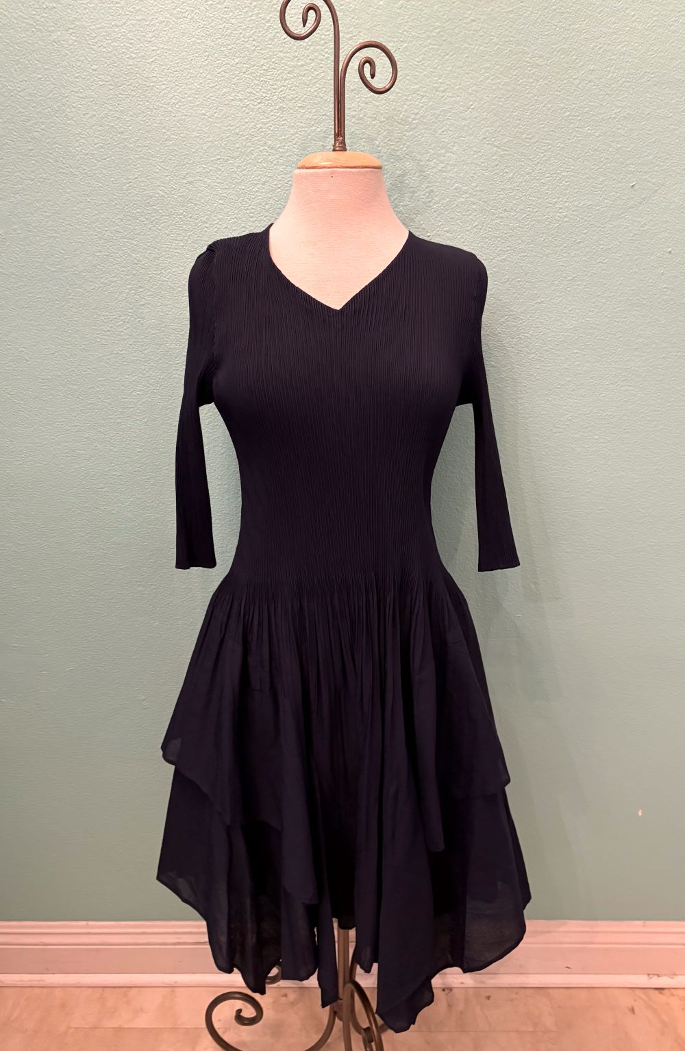 V-NECK HANKY DRESS-NAVY-JOURNEY
