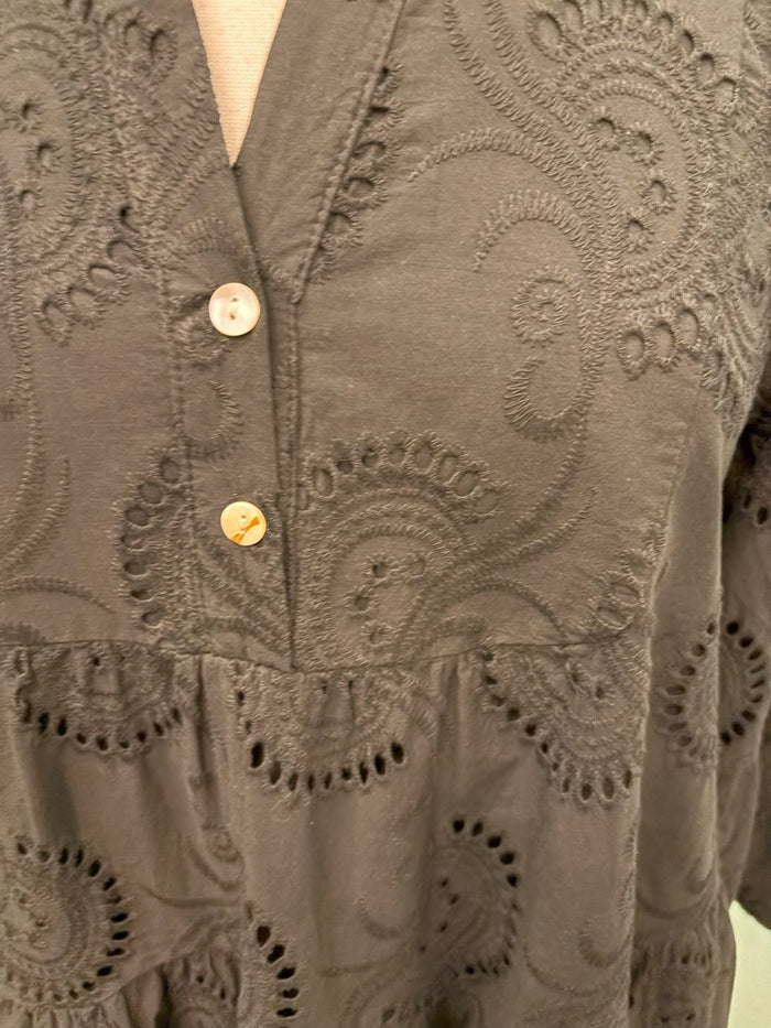 EYELET TIER 3/4 SLEEVE BLOUSE-BLACK-M MADE IN ITALY