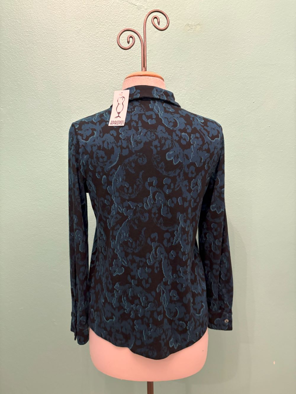 FITTED FLORAL JACQUARD BLOUSE-PEACOCK-CUT LOOSE