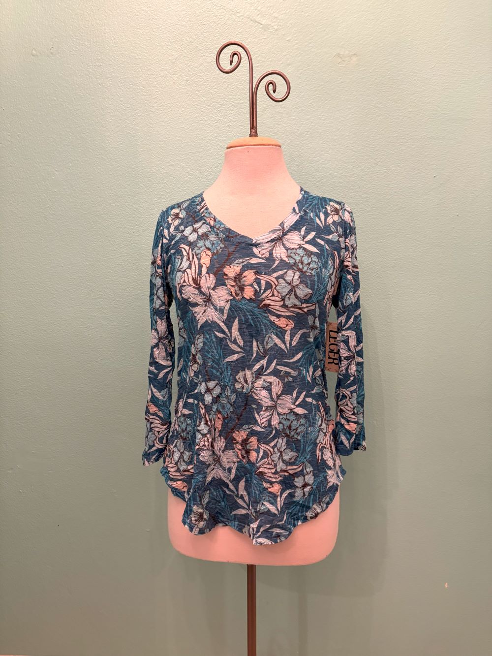 JOSEPHINE 3/4 SLEEVE V-NECK TOP-LEGER