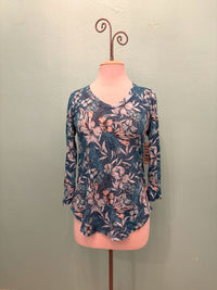 JOSEPHINE 3/4 SLEEVE V-NECK TOP-LEGER