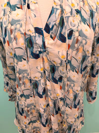 TULIP FLORAL V-NECK W/ TASSEL BLOUSE-APNY