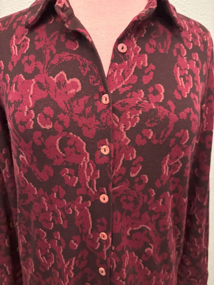 FITTED FLORAL JACQUARD BLOUSE-CINNABARK-CUT LOOSE