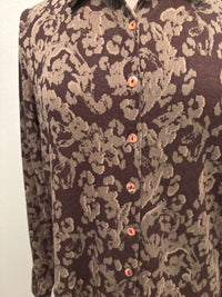 FITTED FLORAL JACQUARD BLOUSE-SUCCULENT-CUT LOOSE