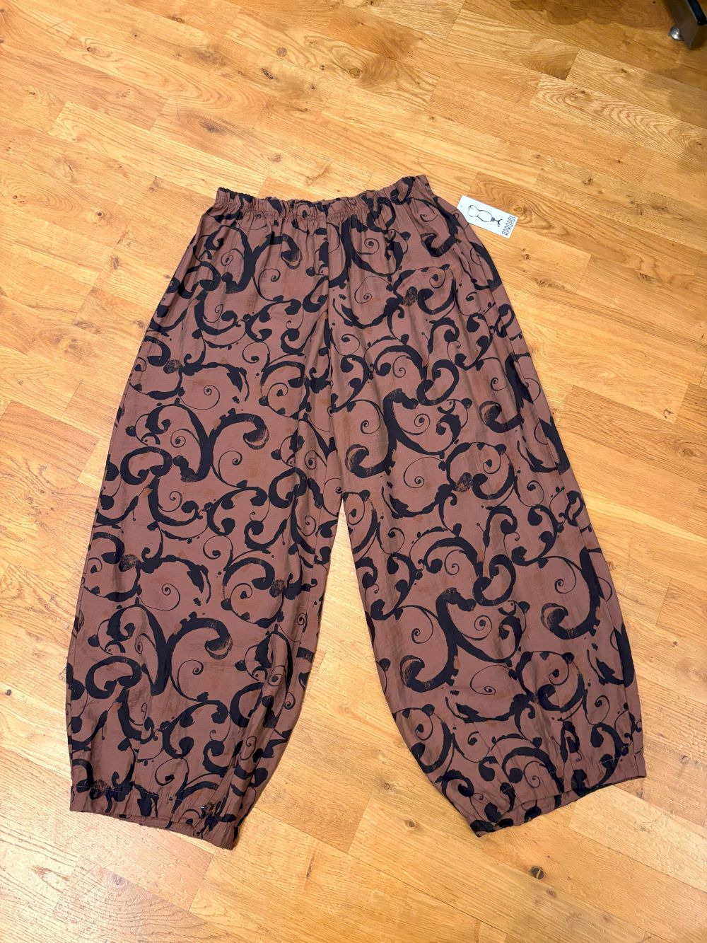 SWIRL BARREL CROP W/DARTS-COLA-CUT LOOSE