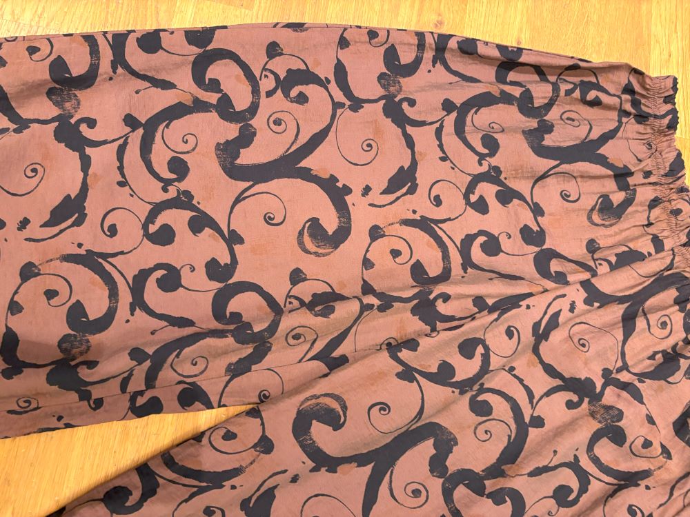 SWIRL BARREL CROP W/DARTS-COLA-CUT LOOSE