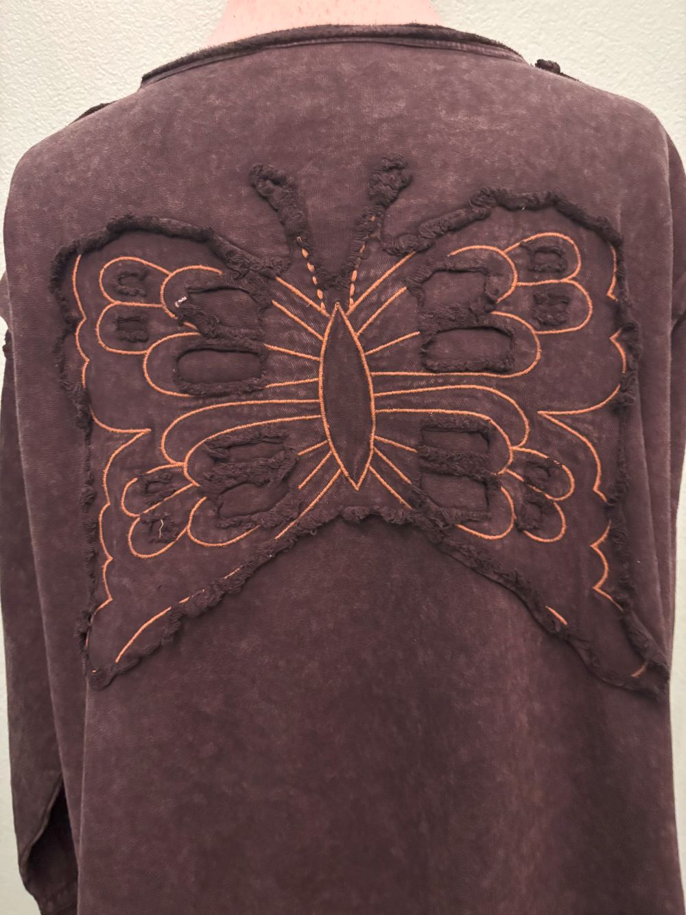 BUTTERFLY EMBROIDERED FLEECE TOP-PAPER LACE