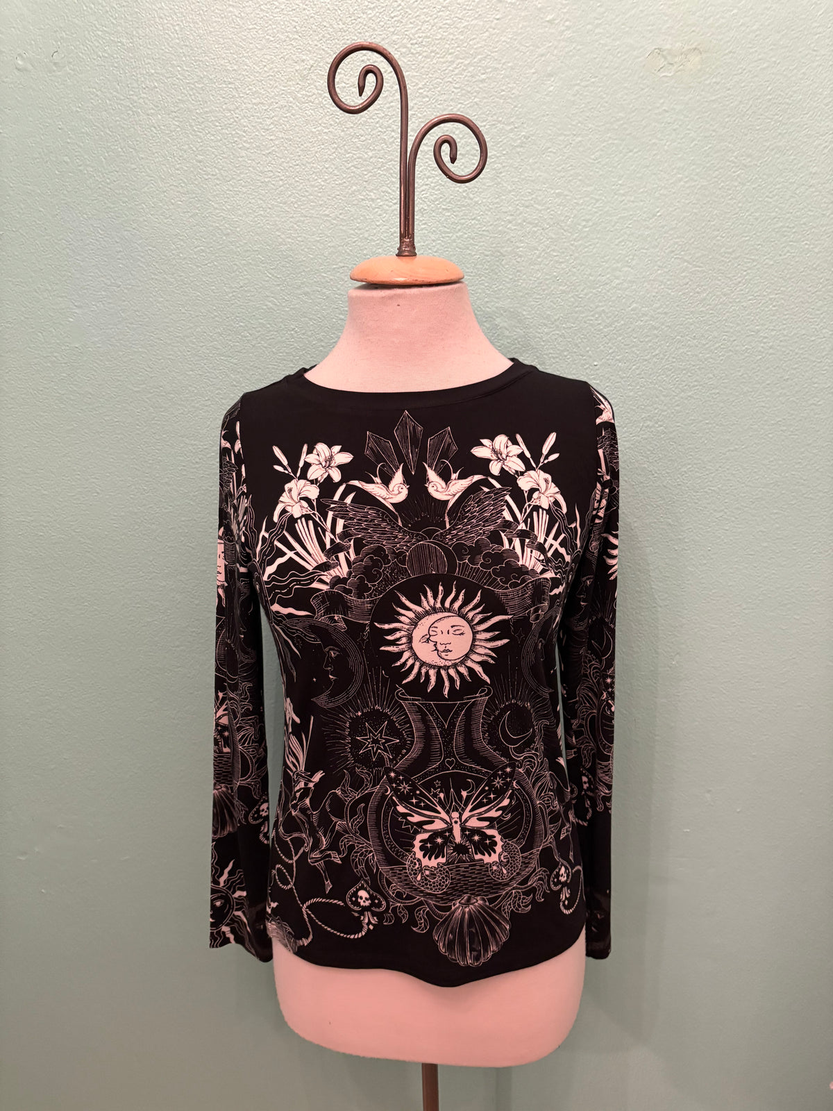 JANIE FAVORITE LONG SLEEVE BOAT NECK-KRYSALLIS-JOHNNY WAS