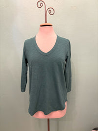 3/4 SLEEVE TEE W/CURVE HEM-FROZEN TEAL-MODODOC