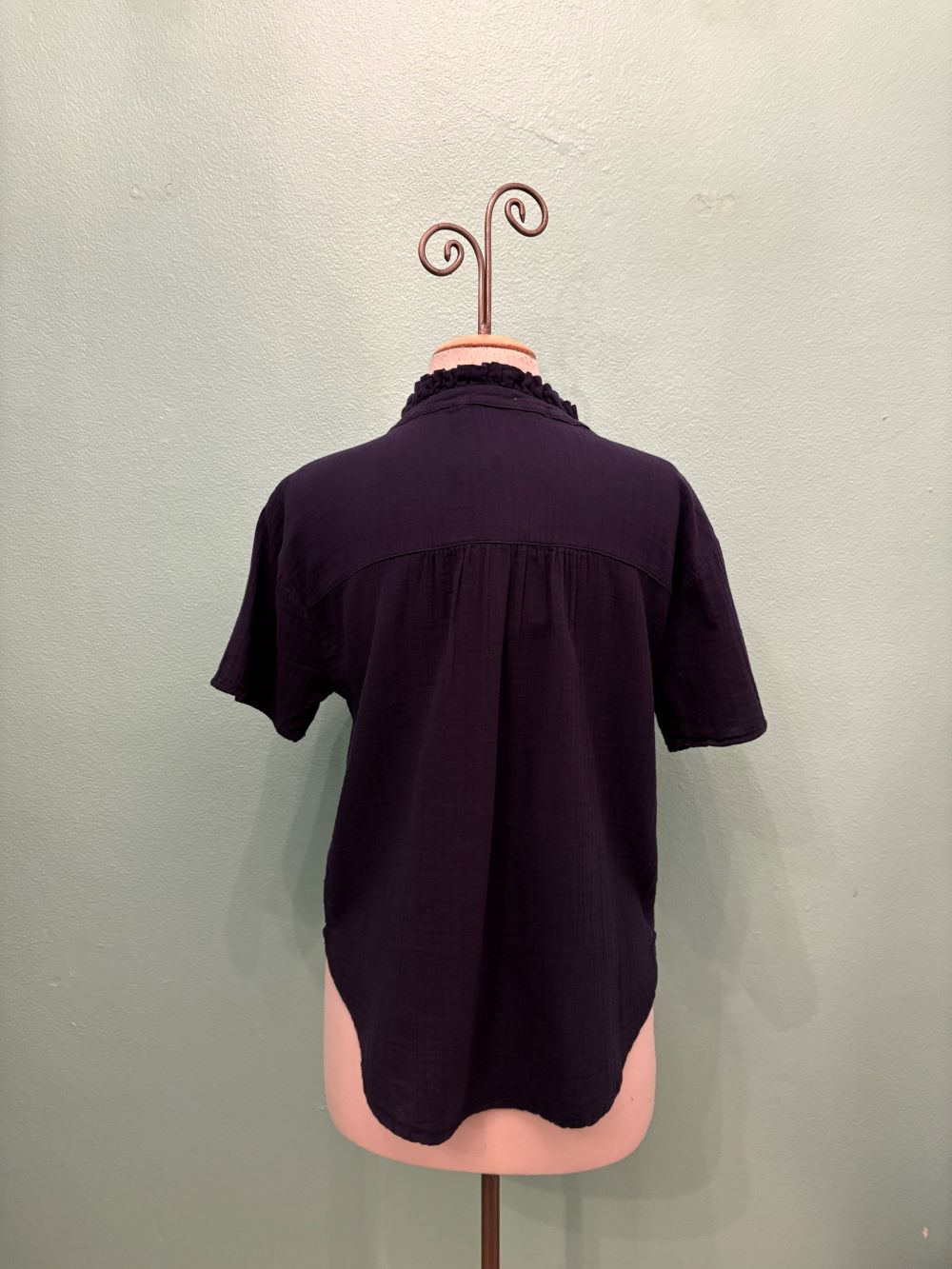 S/S GAUZE RUFFLE NECK HENLEY TOP-VIBRANT NAVY-MODODOC