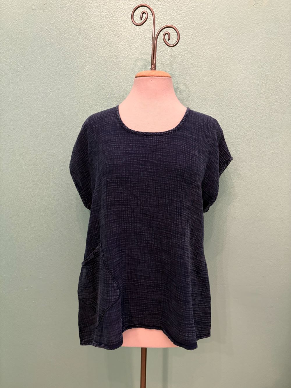 GAUZE SCOOP NECK W/POCKET-INDIGO-COTTON LANI