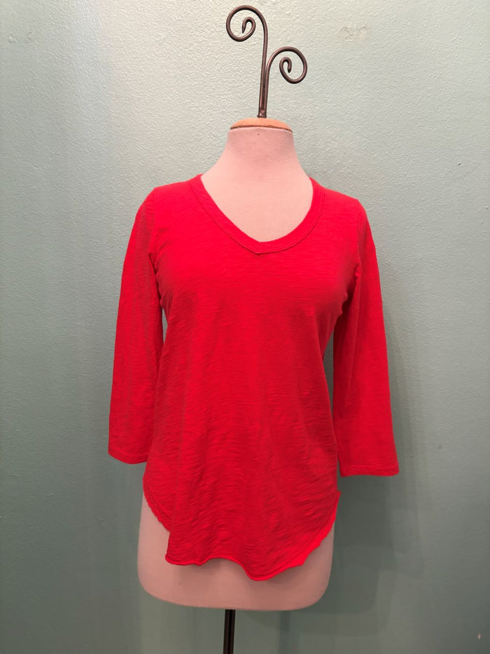 3/4 SLEEVE TEE W/CURVE HEM-FIERY GLOW-MODODOC