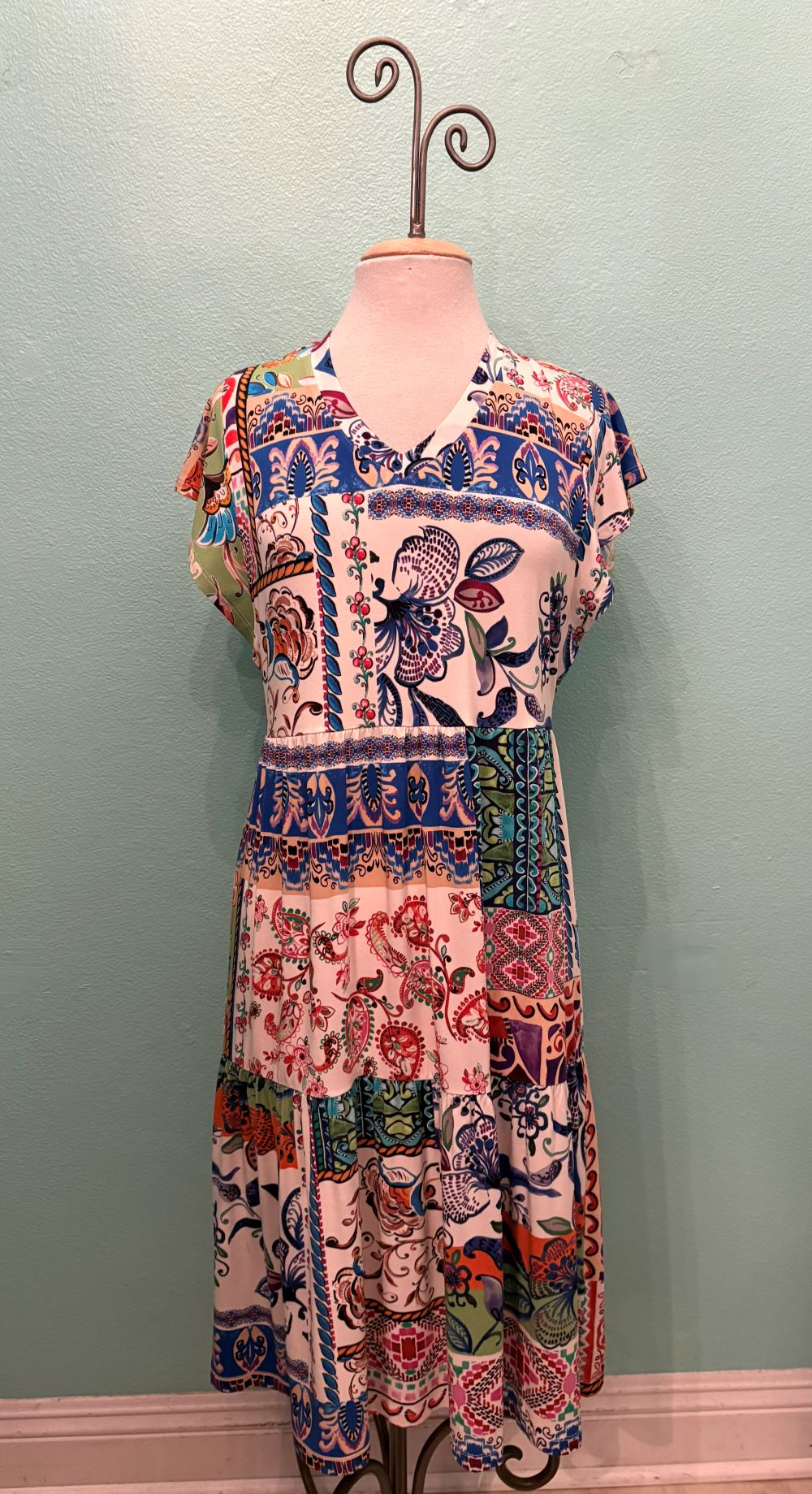THE JANIE FAV TIER TEA V-NECK DRESS-ARMERIA SCARF PRINT-JOHNNY WAS