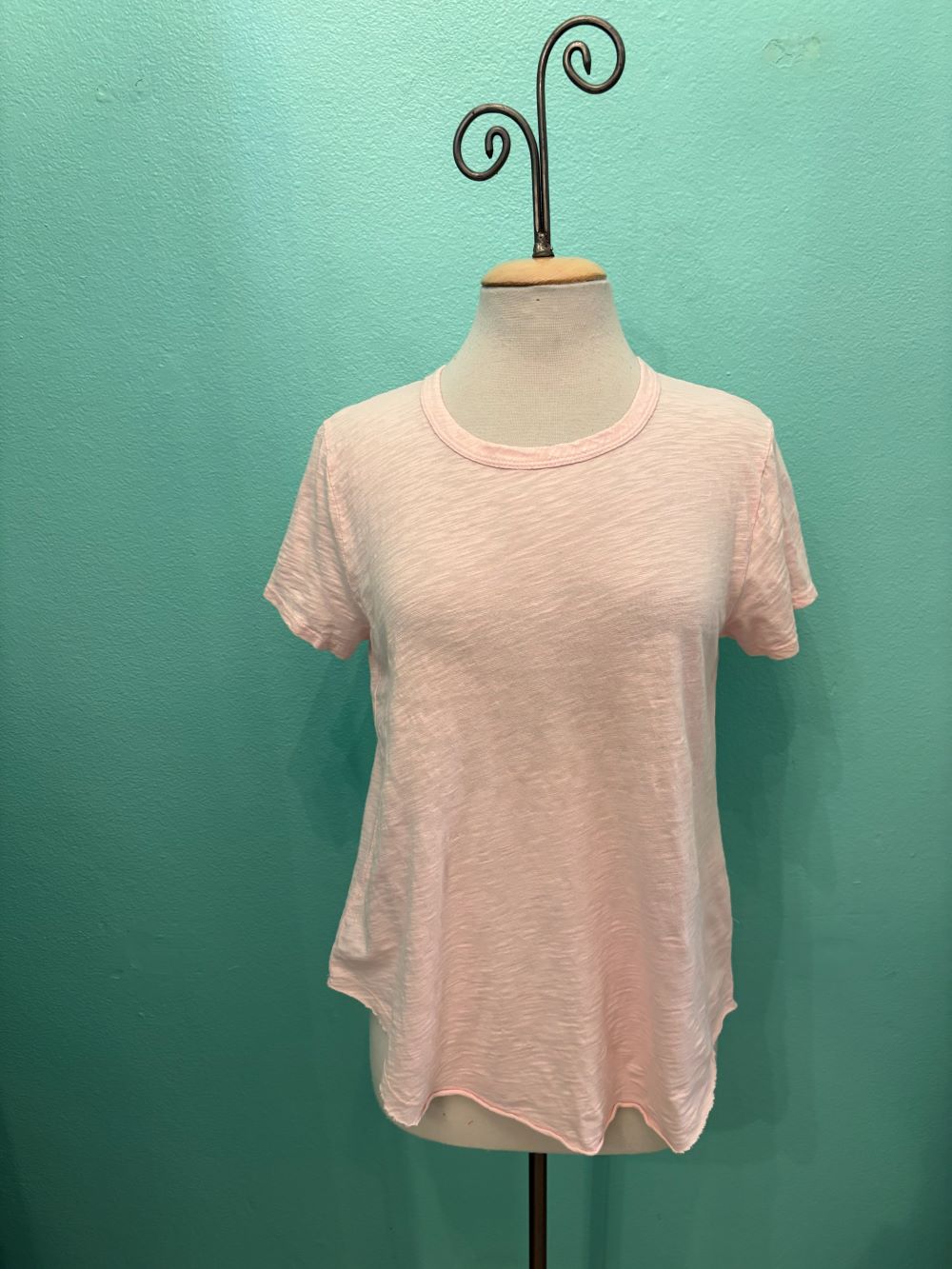CREW NECK TEE W/CURVE HEM-ROSEWATER-MODODOC