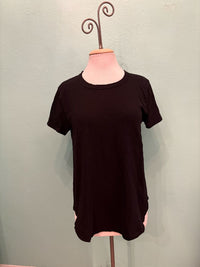 CREW NECK TEE W/CURVE HEM-BLACK-MODODOC