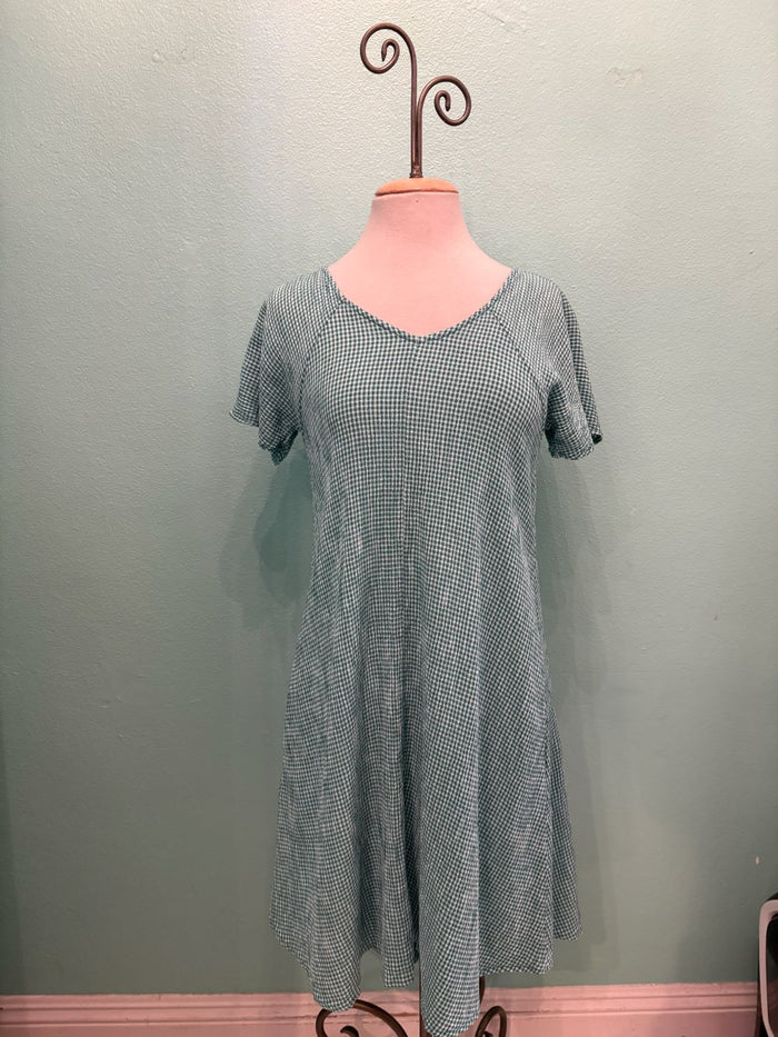 CRINKLE CHECK V-NECK SWING DRESS-RIVIERA-CUT LOOSE