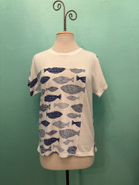 S/S FISH PATCH PRINT-WHITE-COTTON LANI