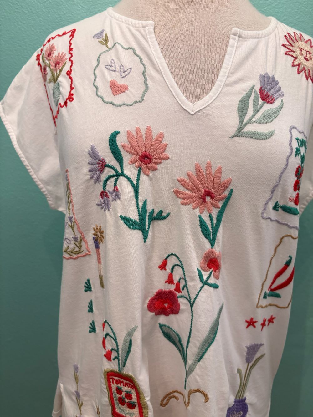 SLIT FRONT TEE-FLEUR-WHITE-JOHNNY WAS