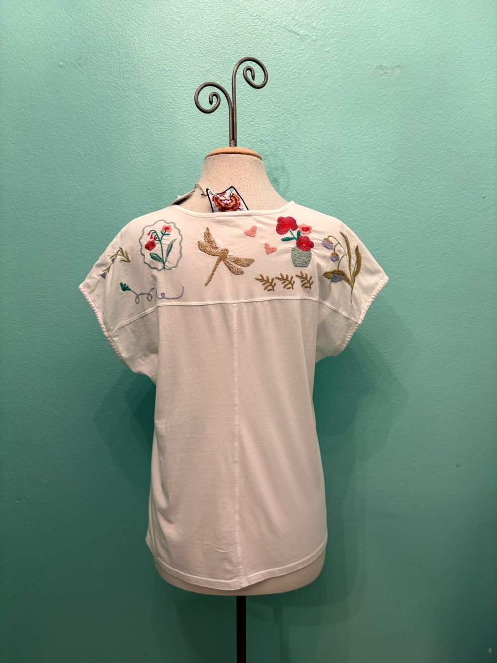 SLIT FRONT TEE-FLEUR-WHITE-JOHNNY WAS